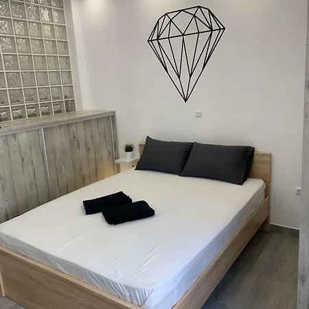 Diamond With Balcony *